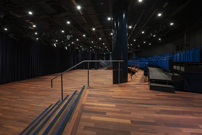 Project vloeren Theaters Tilburg - Schouten Parket - Waalwijk, Noord-Brabant